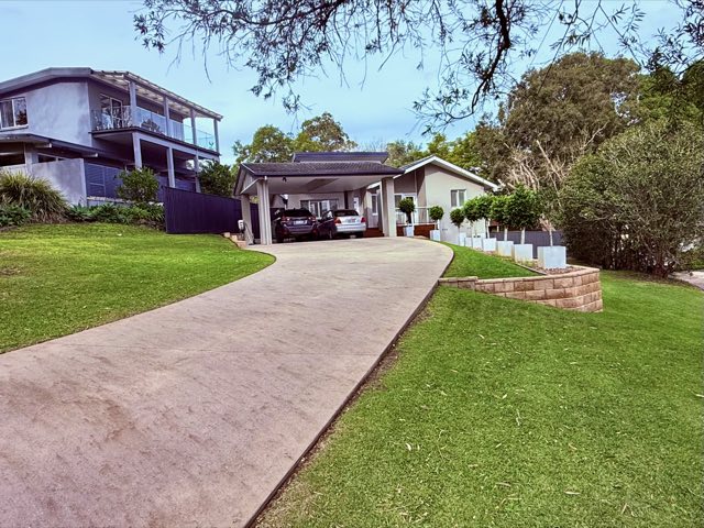 Front lawn and driveway kept tidy